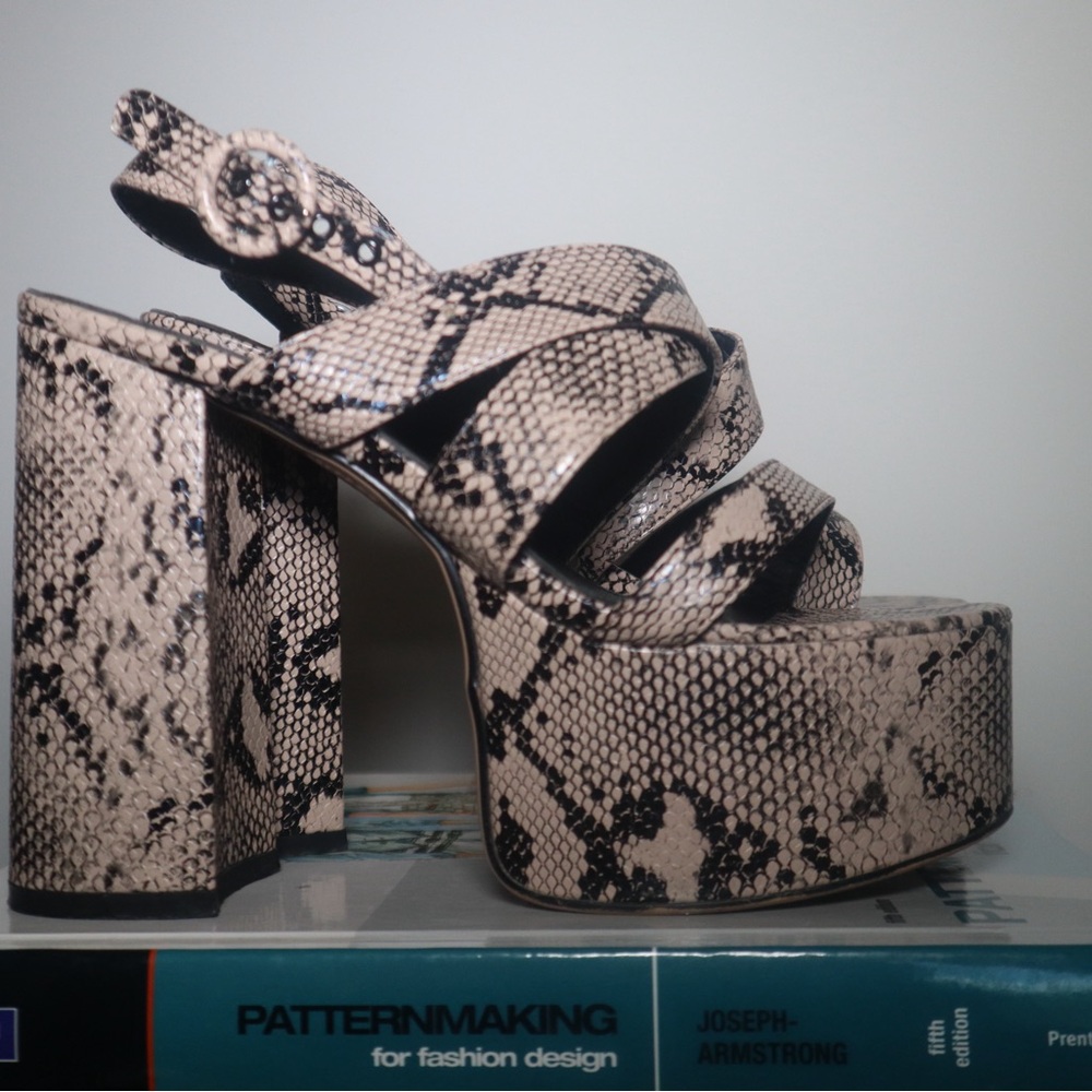 La Moda gray snake print platform heels